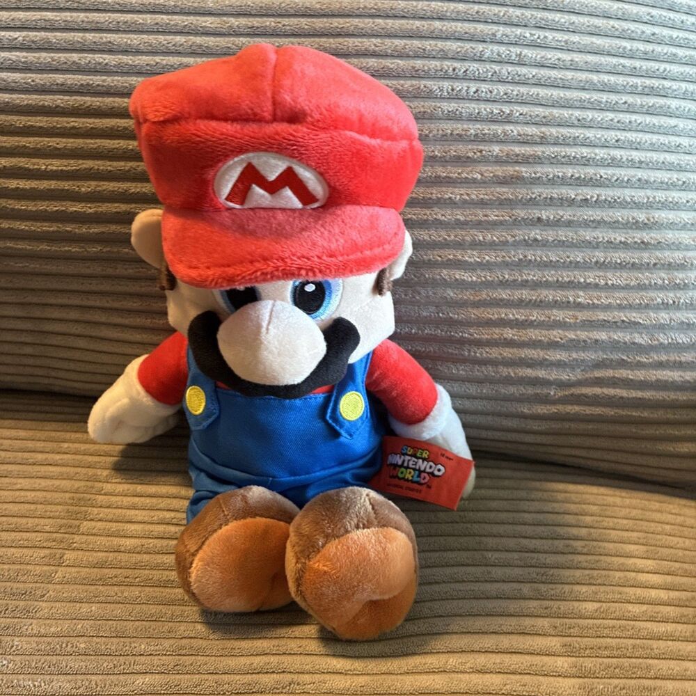 Universal Studios Hollywood Super Nintendo World Small Mario Plush. NWOT